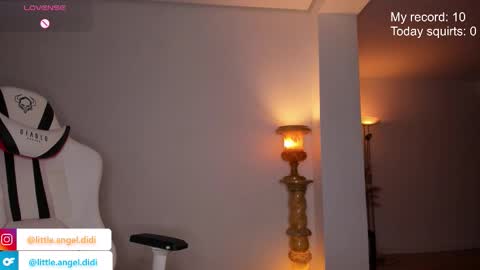 Snapshot of littel_angel_didi chatting on September 28, 2025, 4:01 pm Diana Woods online show from September 28, 2025, 4:01 pm