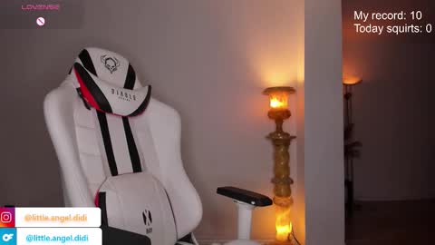 Snapshot of littel_angel_didi chatting on September 29, 2025, 3:50 pm Diana Woods online show from September 29, 2025, 3:50 pm