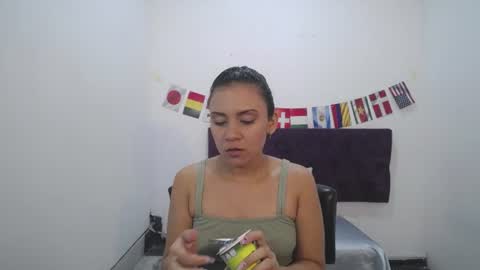 Snapshot of little18doll chatting on July 17, 2026, 10:47 pm little18doll online show from July 17, 2026, 10:47 pm