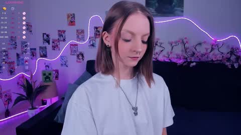 Snapshot of little__caprice chatting on November 26, 2025, 7:42 am Bella online show from November 26, 2025, 7:42 am