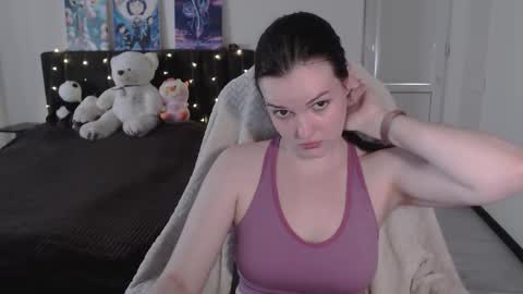 Snapshot of little__flowers chatting on September 16, 2025, 8:48 am little__flowers online show from September 16, 2025, 8:48 am