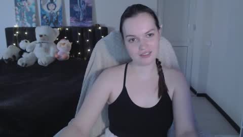 Snapshot of little__flowers chatting on October 19, 2025, 7:42 am little__flowers online show from October 19, 2025, 7:42 am