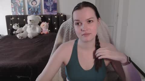 Snapshot of little__flowers chatting on November 9, 2025, 8:12 am little__flowers online show from November 9, 2025, 8:12 am