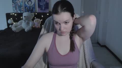 Snapshot of little__flowers chatting on November 16, 2025, 7:36 am little__flowers online show from November 16, 2025, 7:36 am