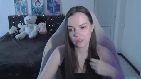 Snapshot of little__flowers chatting on May 25, 2026, 9:15 am little__flowers online show from May 25, 2026, 9:15 am