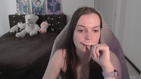 Snapshot of little__flowers chatting on June 7, 2026, 8:29 am little__flowers online show from June 7, 2026, 8:29 am