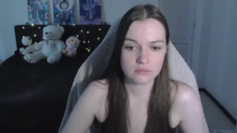 Snapshot of little__flowers chatting on June 10, 2026, 9:52 am little__flowers online show from June 10, 2026, 9:52 am