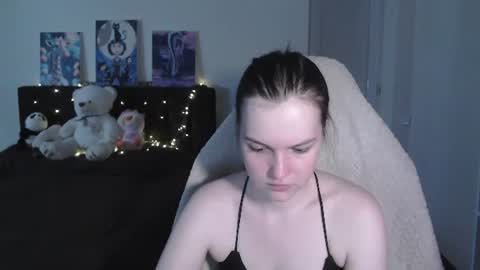 little__flowers online show from July 6, 2026, 10:01 am