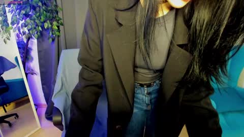 Isabel online show from May 18, 2026, 1:35 am