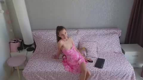Snapshot of little__lunaa chatting on June 25, 2026, 11:59 am online show from June 25, 2026, 11:59 am