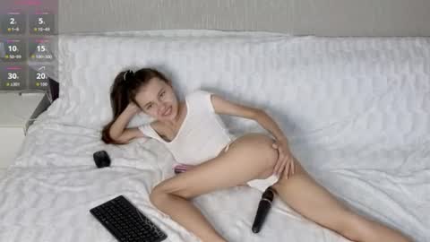 Snapshot of little__lunaa chatting on July 24, 2026, 10:57 am online show from July 24, 2026, 10:57 am