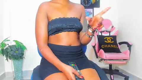 Snapshot of little_africa chatting on January 23, 2025, 12:19 pm little_africa online show from January 23, 2025, 12:19 pm