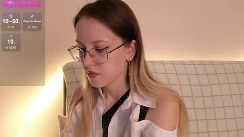 Snapshot of little_bliss chatting on October 25, 2025, 12:29 am little_bliss online show from October 25, 2025, 12:29 am