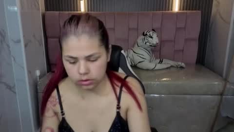 Snapshot of little_cherry_b chatting on October 17, 2025, 8:11 pm Cherri online show from October 17, 2025, 8:11 pm