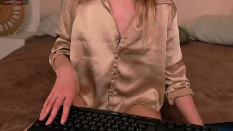little_clare_ online show from March 27, 2026, 11:32 am