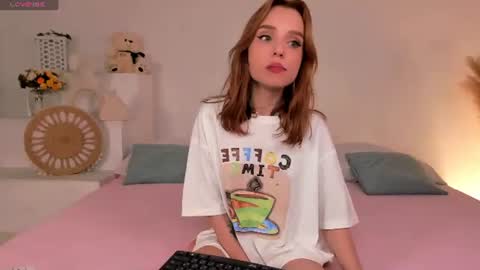 little_clare_ online show from July 22, 2026, 6:16 am