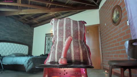 Snapshot of little_izzi chatting on December 5, 2024, 10:12 pm Izzi online show from December 5, 2024, 10:12 pm