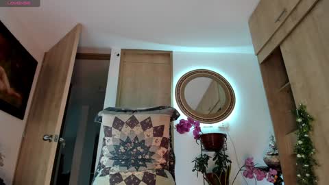 Snapshot of little_izzi chatting on October 22, 2025, 8:52 pm Izzi online show from October 22, 2025, 8:52 pm