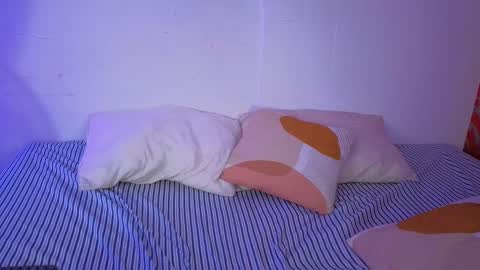 Snapshot of little_lilith_apple chatting on October 5, 2025, 12:20 am little_lilith_apple online show from October 5, 2025, 12:20 am