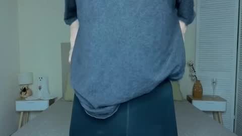 Snapshot of little_mollee chatting on November 10, 2025, 9:47 pm little_mollee online show from November 10, 2025, 9:47 pm