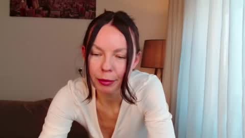 Nicole online show from March 11, 2026, 2:34 pm