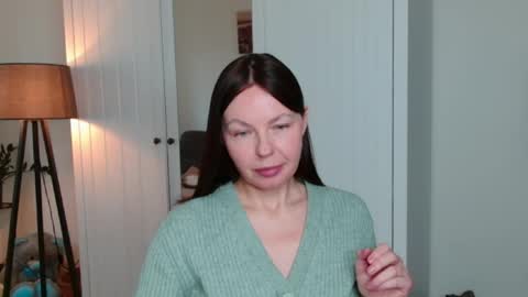 Nicole online show from April 9, 2026, 10:53 am