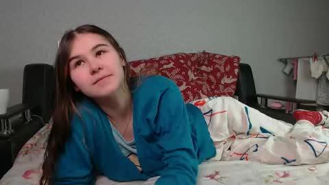 Snapshot of little_owlx chatting on June 4, 2026, 1:55 am Alice.. online show from June 4, 2026, 1:55 am