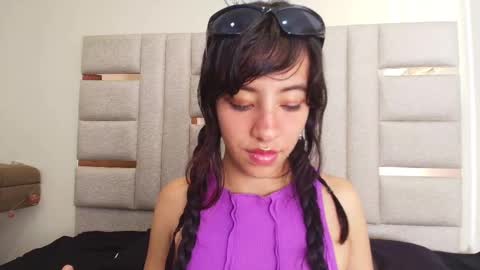 Mia online show from December 20, 2025, 2:57 pm