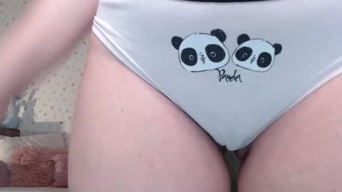 Snapshot of little_pearl_ chatting on October 11, 2025, 5:17 am Adaline online show from October 11, 2025, 5:17 am