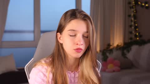 Snapshot of little_poetry chatting on September 16, 2025, 3:46 pm Kiki online show from September 16, 2025, 3:46 pm