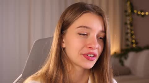 Snapshot of little_poetry chatting on September 17, 2025, 4:19 pm Kiki online show from September 17, 2025, 4:19 pm