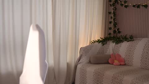 Snapshot of little_poetry chatting on October 4, 2025, 2:04 pm Kiki online show from October 4, 2025, 2:04 pm