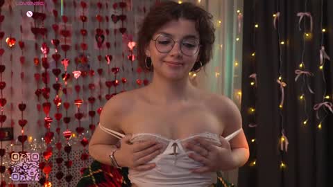 Kiki online show from February 16, 2026, 10:28 pm