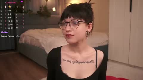 Snapshot of little_poetry chatting on June 26, 2026, 8:24 pm Kiki online show from June 26, 2026, 8:24 pm