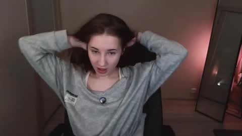 little_pretty_woman online show from October 11, 2025, 6:06 pm