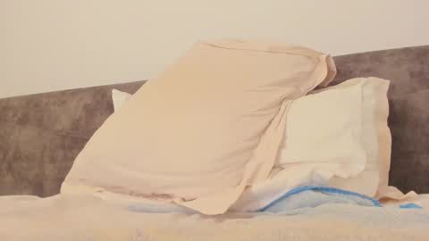 hey im anna online show from February 15, 2025, 7:49 am