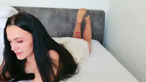 Snapshot of little_red_diamond chatting on May 5, 2026, 5:37 am hey im anna online show from May 5, 2026, 5:37 am