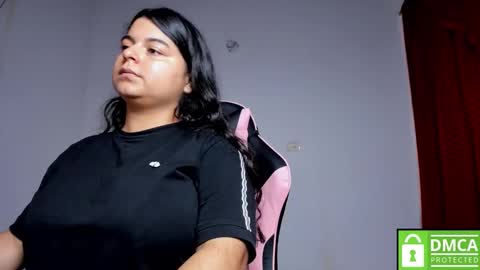 Snapshot of little_shaara chatting on October 29, 2025, 8:54 pm Shaara online show from October 29, 2025, 8:54 pm