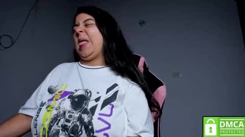 Snapshot of little_shaara chatting on November 1, 2025, 8:49 am Shaara online show from November 1, 2025, 8:49 am