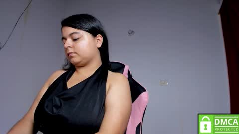 Snapshot of little_shaara chatting on November 8, 2025, 8:29 pm Shaara online show from November 8, 2025, 8:29 pm