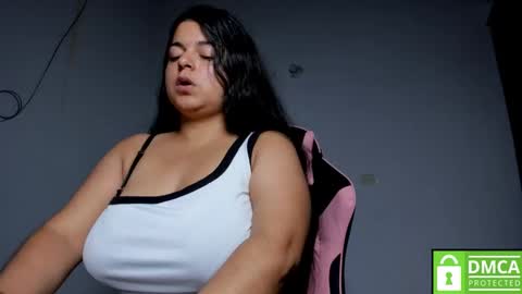 Snapshot of little_shaara chatting on November 19, 2025, 8:36 am Shaara online show from November 19, 2025, 8:36 am