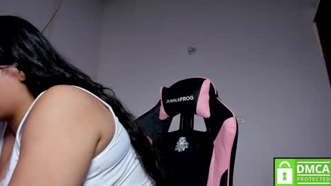 Snapshot of little_shaara chatting on November 21, 2025, 8:51 pm Shaara online show from November 21, 2025, 8:51 pm