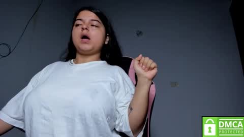 Snapshot of little_shaara chatting on November 25, 2025, 8:36 am Shaara online show from November 25, 2025, 8:36 am