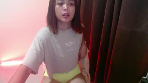 Snapshot of little_sunshine18 chatting on May 5, 2026, 5:43 pm shine online show from May 5, 2026, 5:43 pm