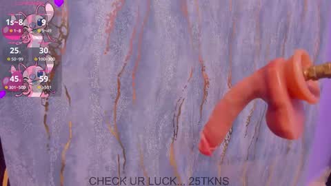 little_valentinaa online show from December 16, 2025, 11:59 am