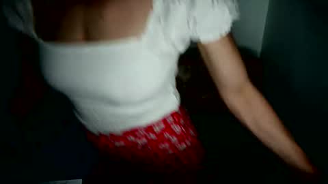 LittleAura online show from April 26, 2026, 6:38 pm