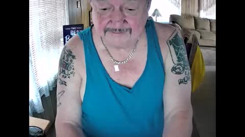 Littled83057 online show from October 2, 2025, 5:42 pm