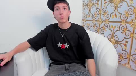 Snapshot of littledanny_ chatting on November 26, 2025, 7:15 pm DANNY online show from November 26, 2025, 7:15 pm