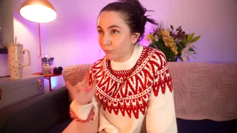 Snapshot of littlee33 chatting on November 12, 2025, 9:25 pm Emily Hill online show from November 12, 2025, 9:25 pm