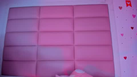 Snapshot of littlee_emma_ chatting on October 19, 2025, 2:45 am littlee_emma_ online show from October 19, 2025, 2:45 am